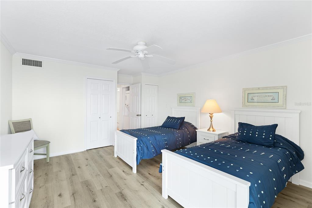 3240 GULF OF MEXICO DRIVE UNIT