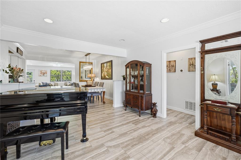 4925 REMINGTON DRIVE