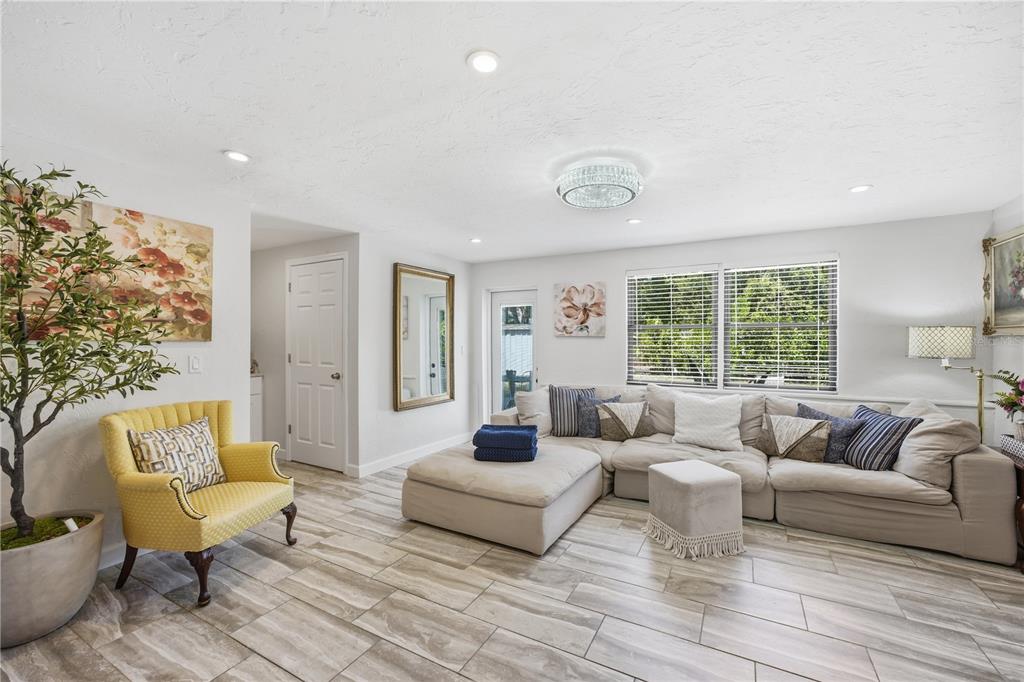 4925 REMINGTON DRIVE