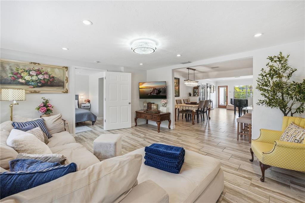 4925 REMINGTON DRIVE