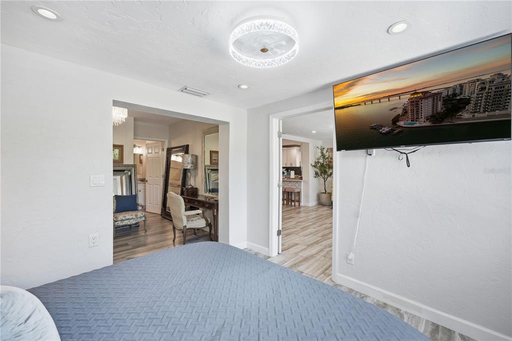 4925 REMINGTON DRIVE