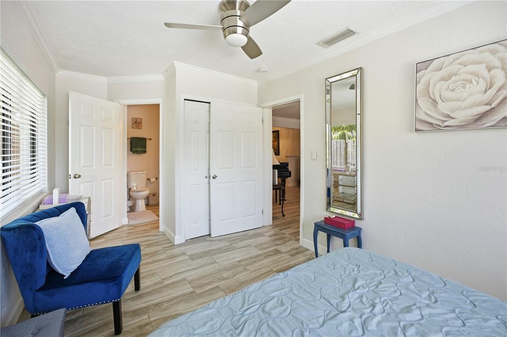 4925 REMINGTON DRIVE