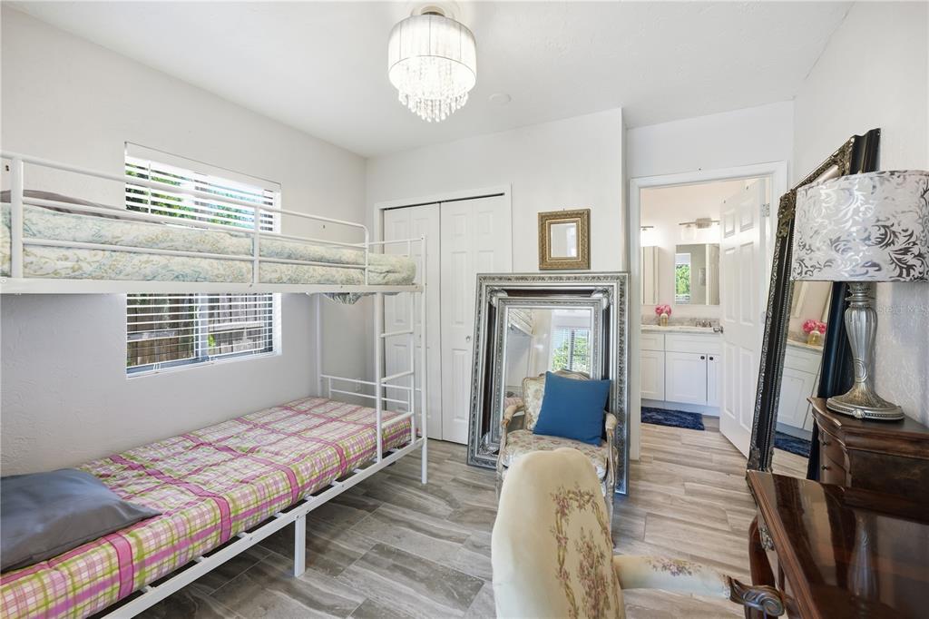 4925 REMINGTON DRIVE