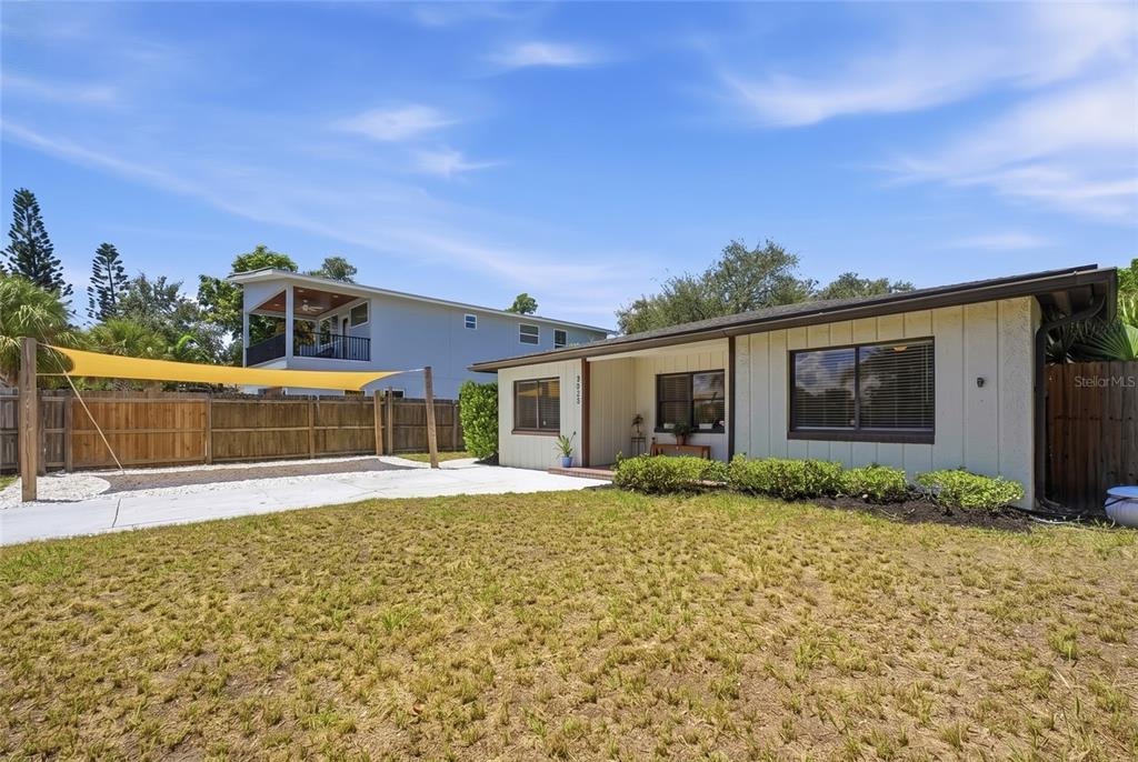 4925 REMINGTON DRIVE