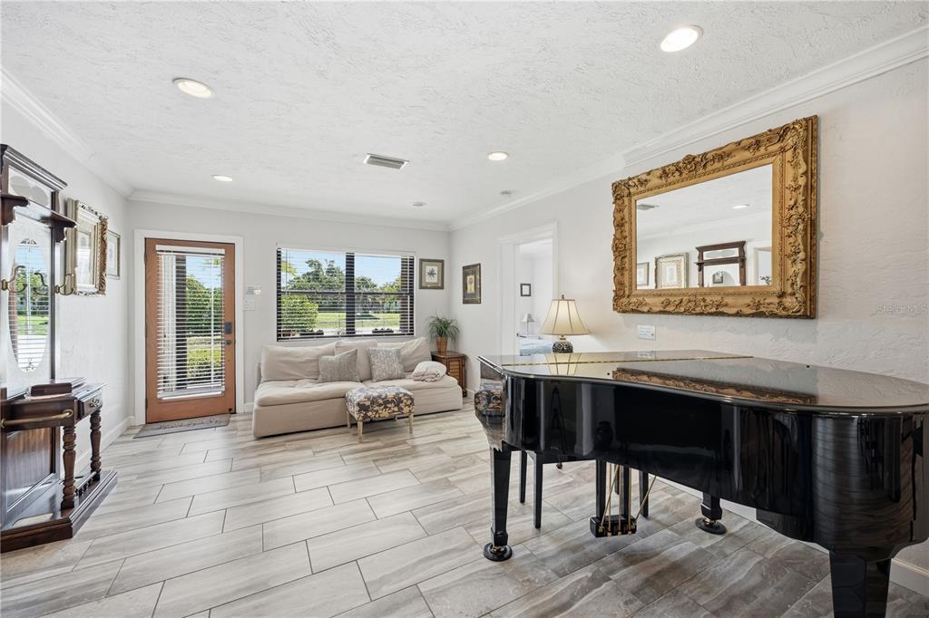 4925 REMINGTON DRIVE