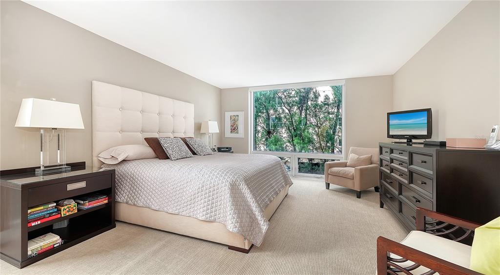 2425 GULF OF MEXICO DRIVE UNIT
