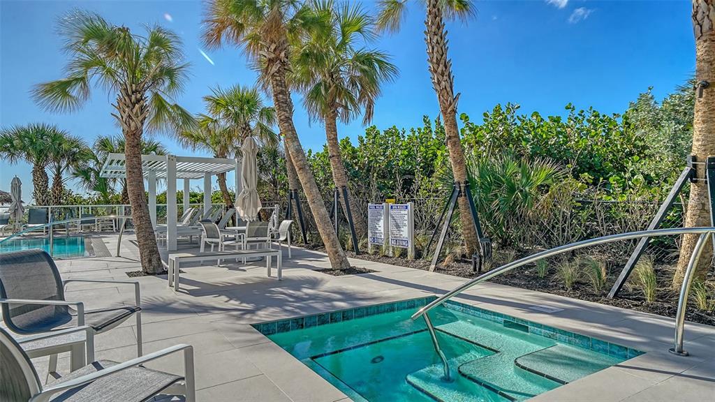 2425 GULF OF MEXICO DRIVE UNIT