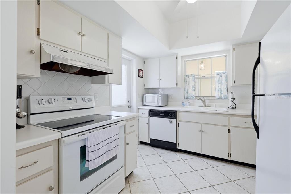 5887 TIDEWOOD AVENUE UNIT 2