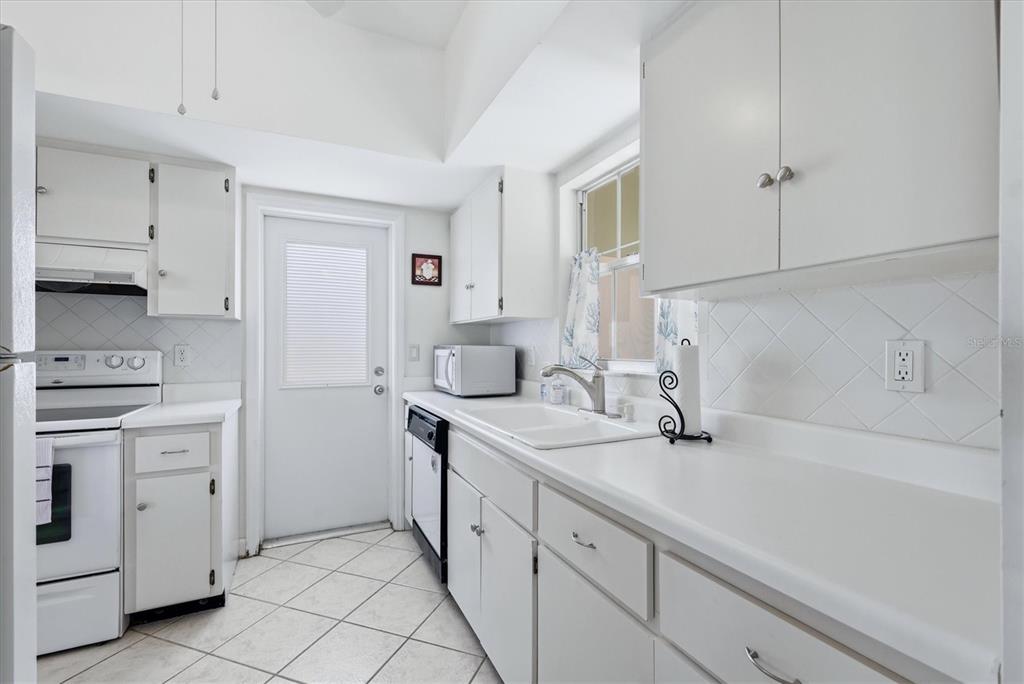 5887 TIDEWOOD AVENUE UNIT 2