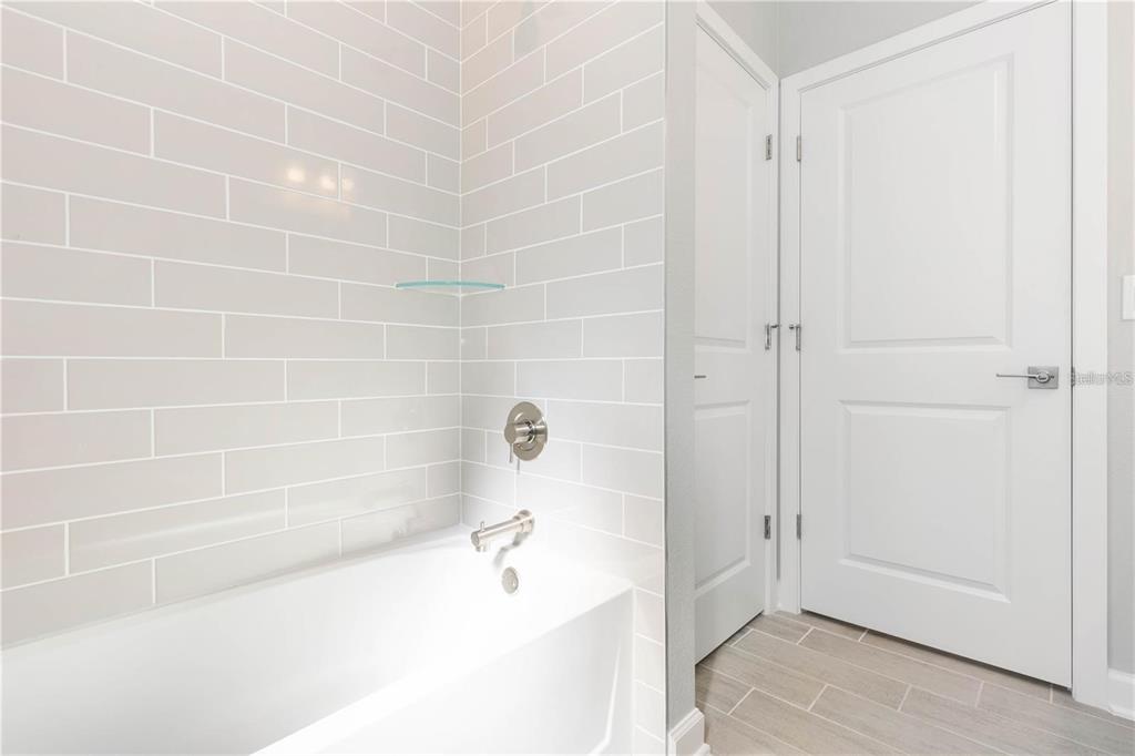 1814 DIPLOMAT PARKWAY W gallery image #15