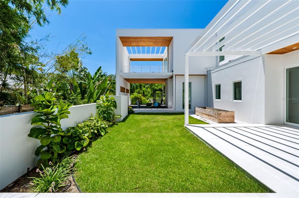 1355 ROBERTS BAY LANE