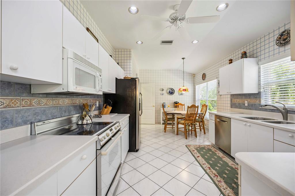 3852 AMAPOLA LANE