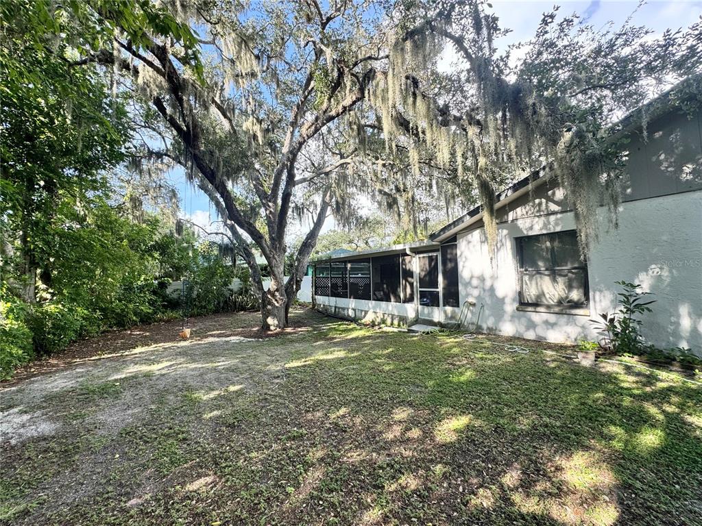 2558 WOOD OAK DRIVE