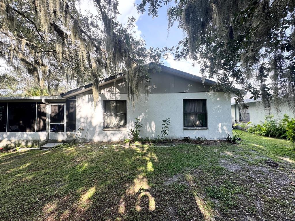 2558 WOOD OAK DRIVE