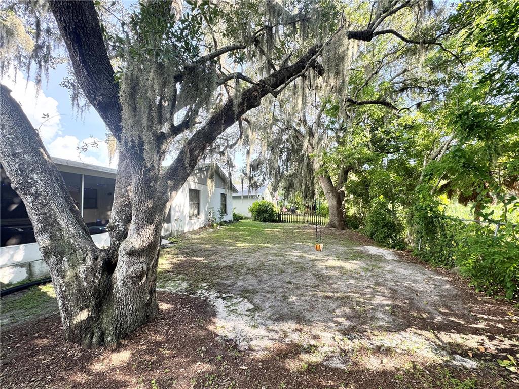 2558 WOOD OAK DRIVE