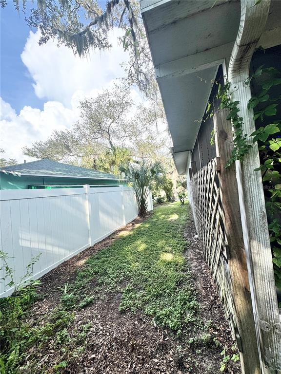 2558 WOOD OAK DRIVE