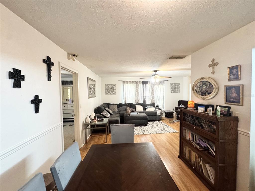 2558 WOOD OAK DRIVE