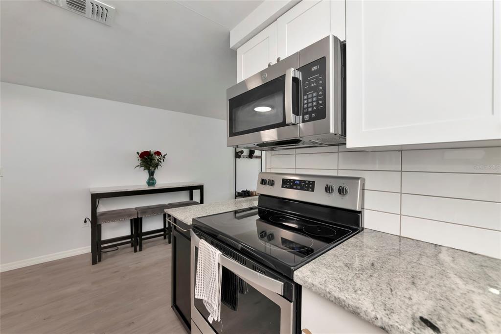 2951 EDGEWOOD LANE
