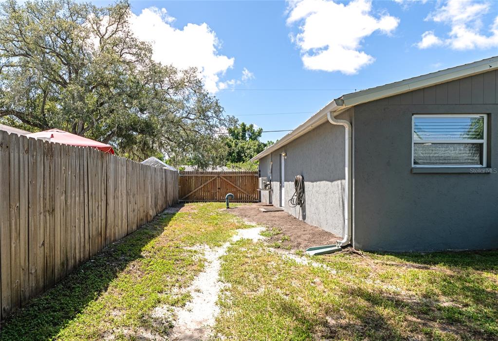 2951 EDGEWOOD LANE