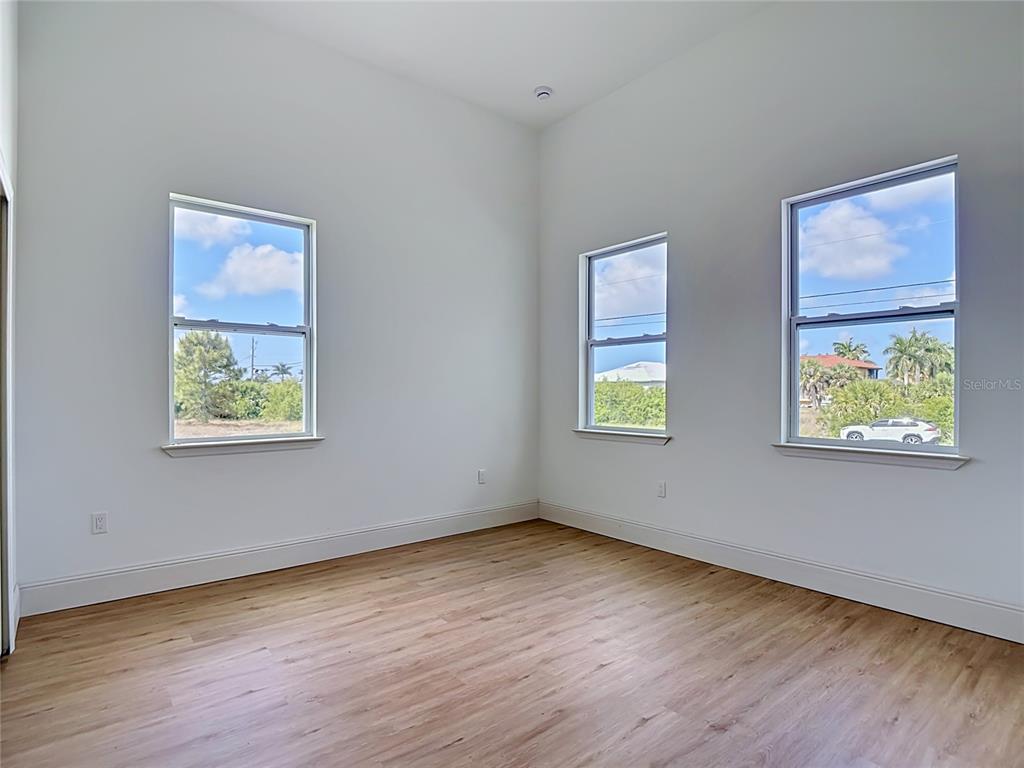 10262 KINGSVILLE DRIVE gallery image #13