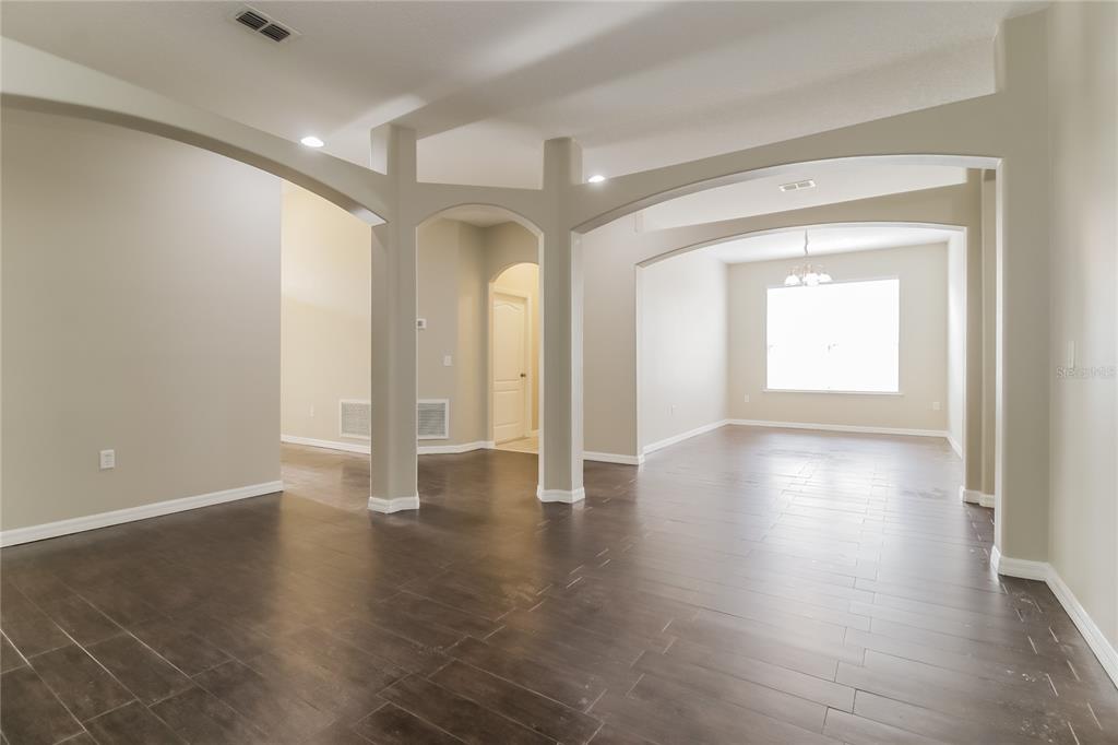 2114 THE OAKS BOULEVARD gallery image #4