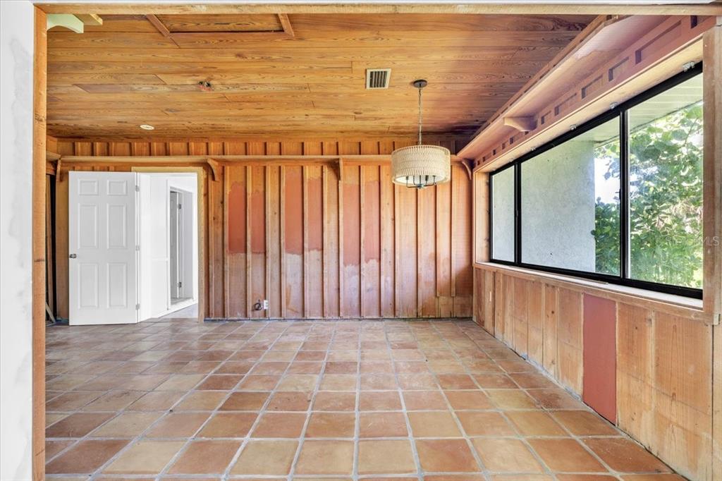 807 LUCILLE AVENUE