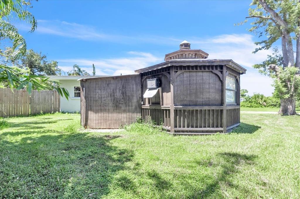 807 LUCILLE AVENUE