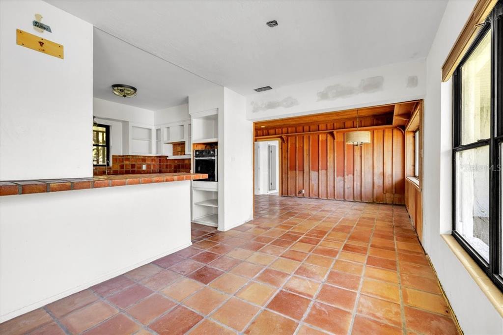 807 LUCILLE AVENUE