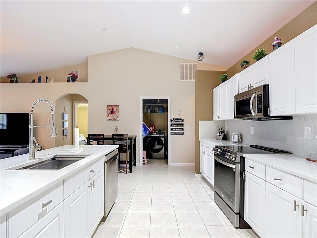2221 SW 3RD AVENUE gallery image #18