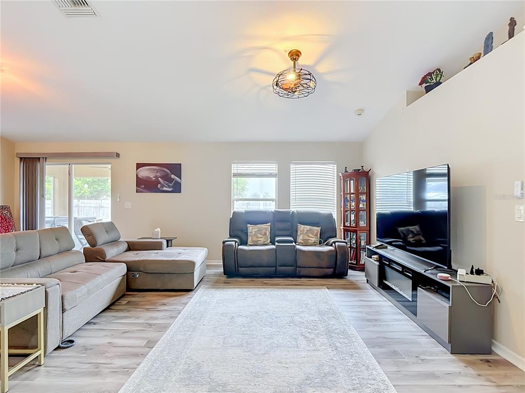 2221 SW 3RD AVENUE gallery image #7