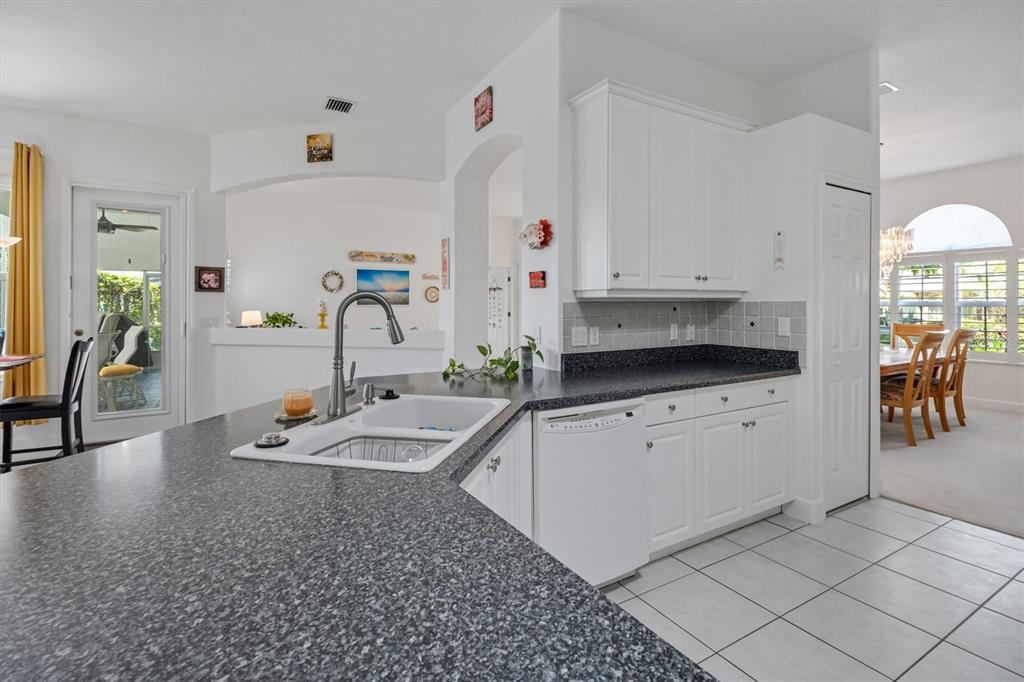 52 SOUTHLAKE DRIVE gallery image #19