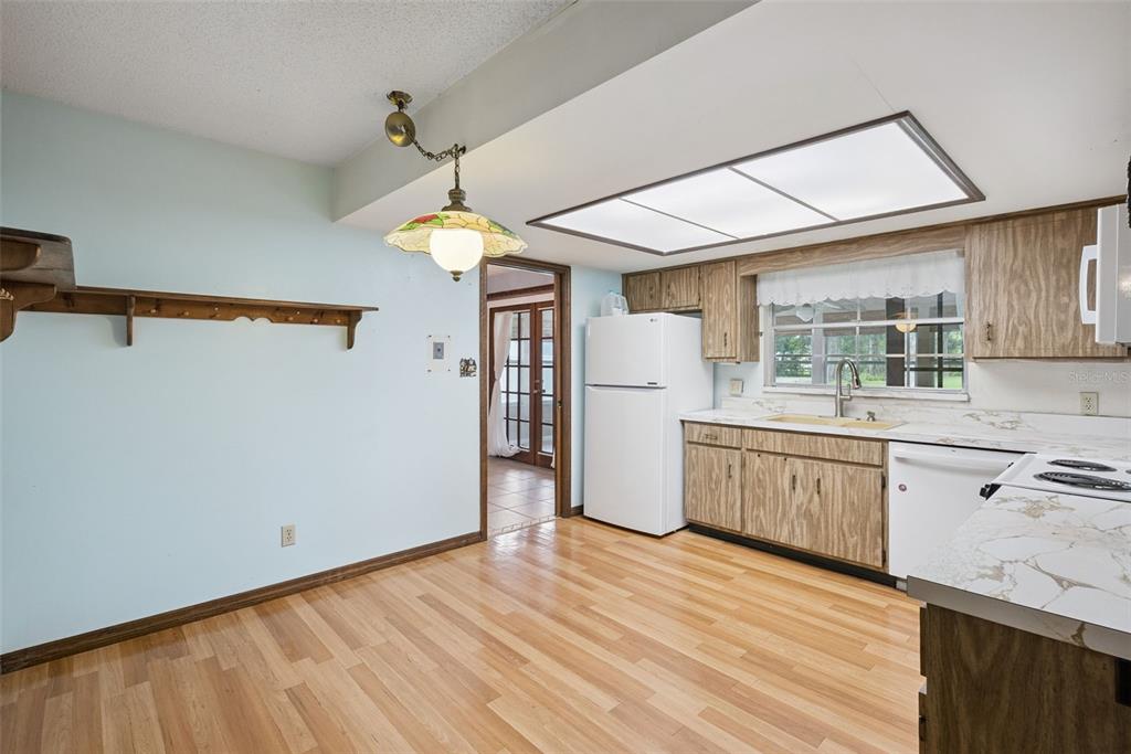 1452 DINGENS AVENUE gallery image #16