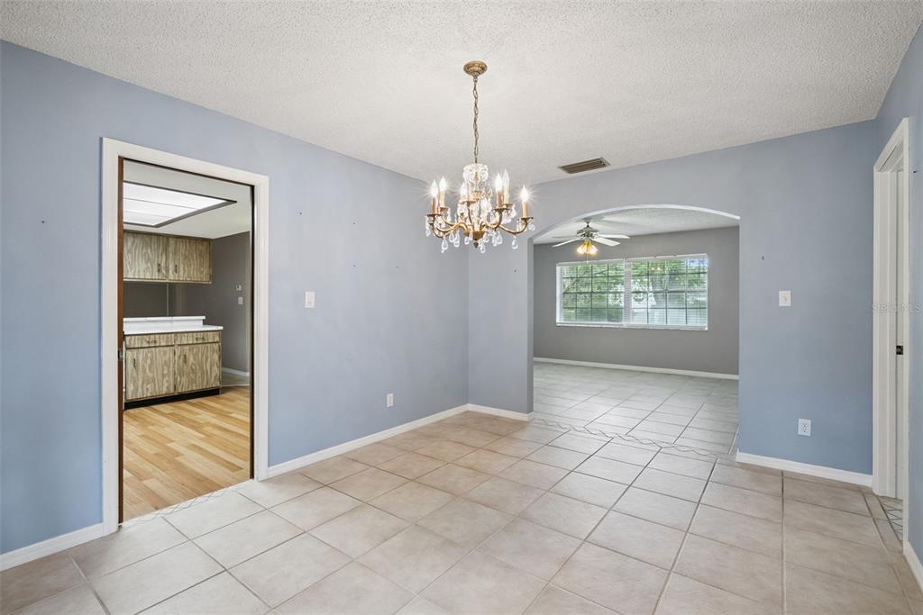 1452 DINGENS AVENUE gallery image #19