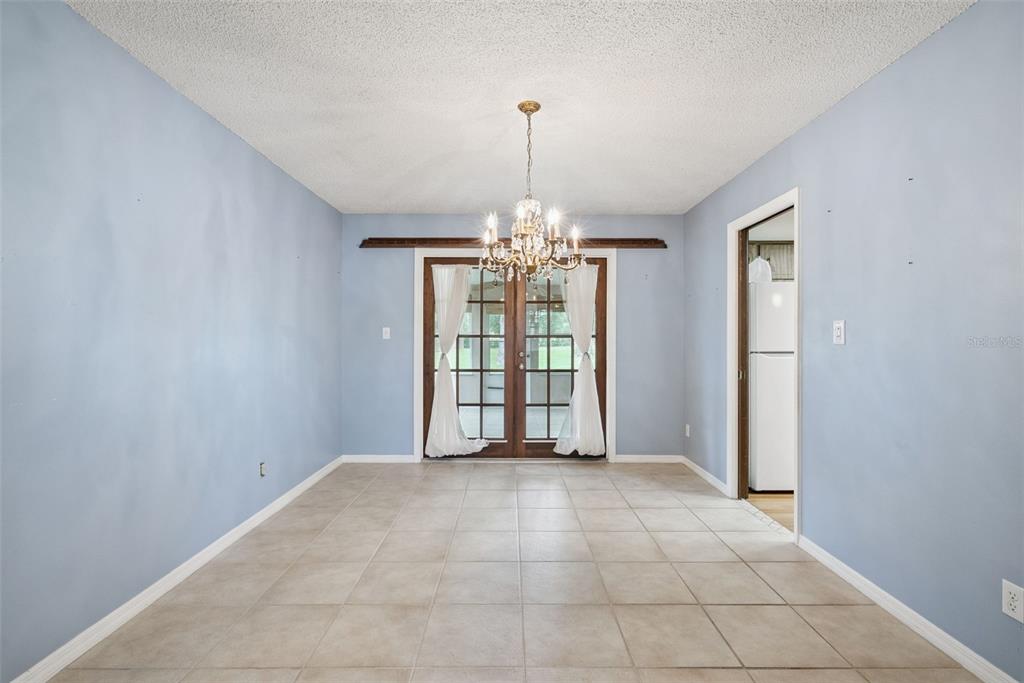 1452 DINGENS AVENUE gallery image #21