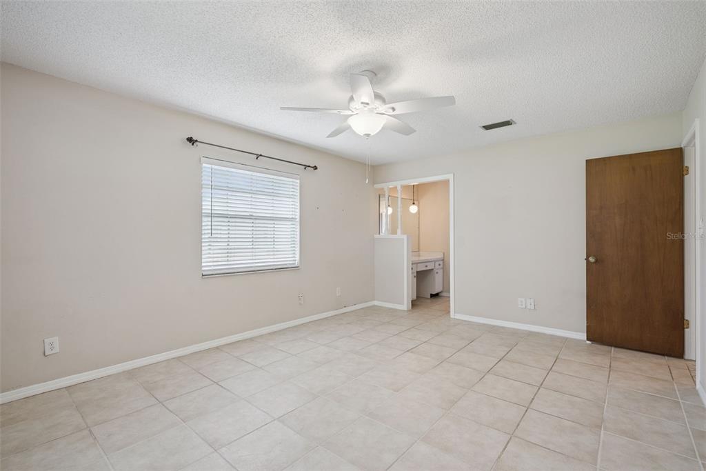 1452 DINGENS AVENUE gallery image #24