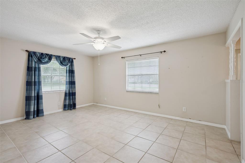 1452 DINGENS AVENUE gallery image #25