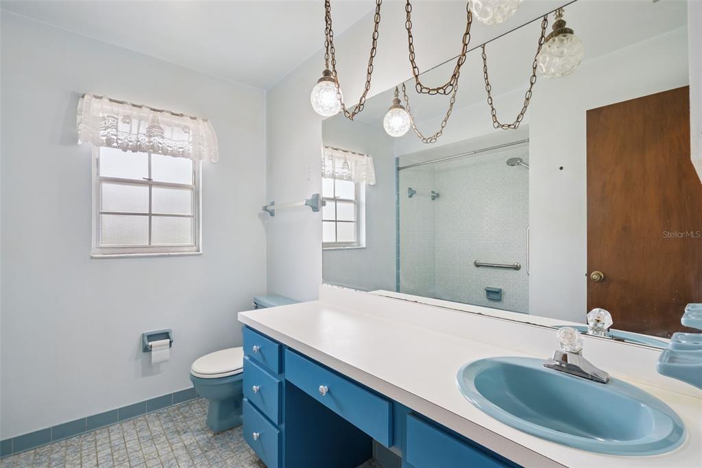 1452 DINGENS AVENUE gallery image #34