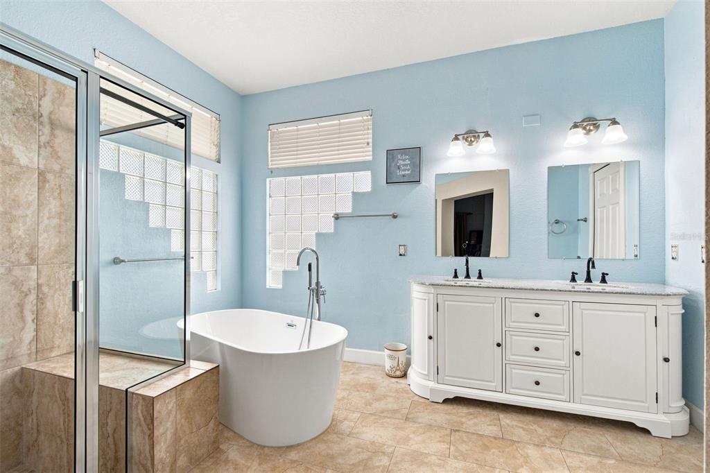 13711 DORNOCH DRIVE gallery image #24