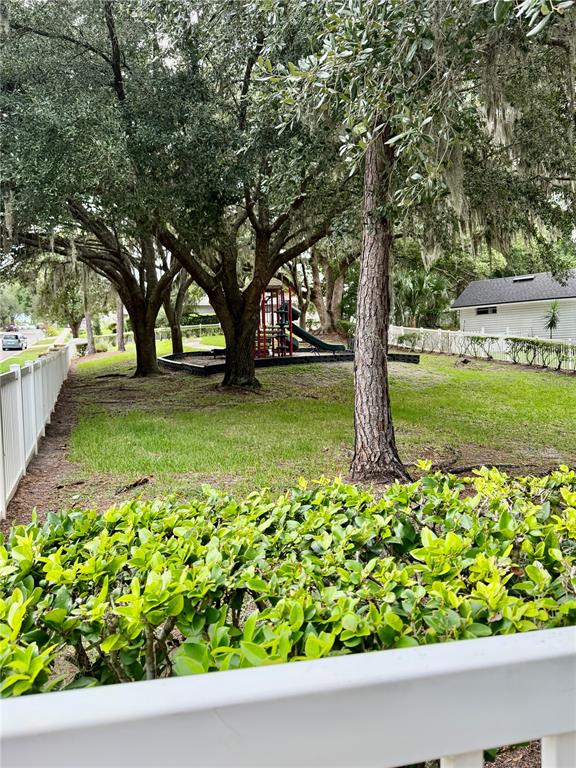 1748 FLORENCE VISTA BOULEVARD gallery image #35