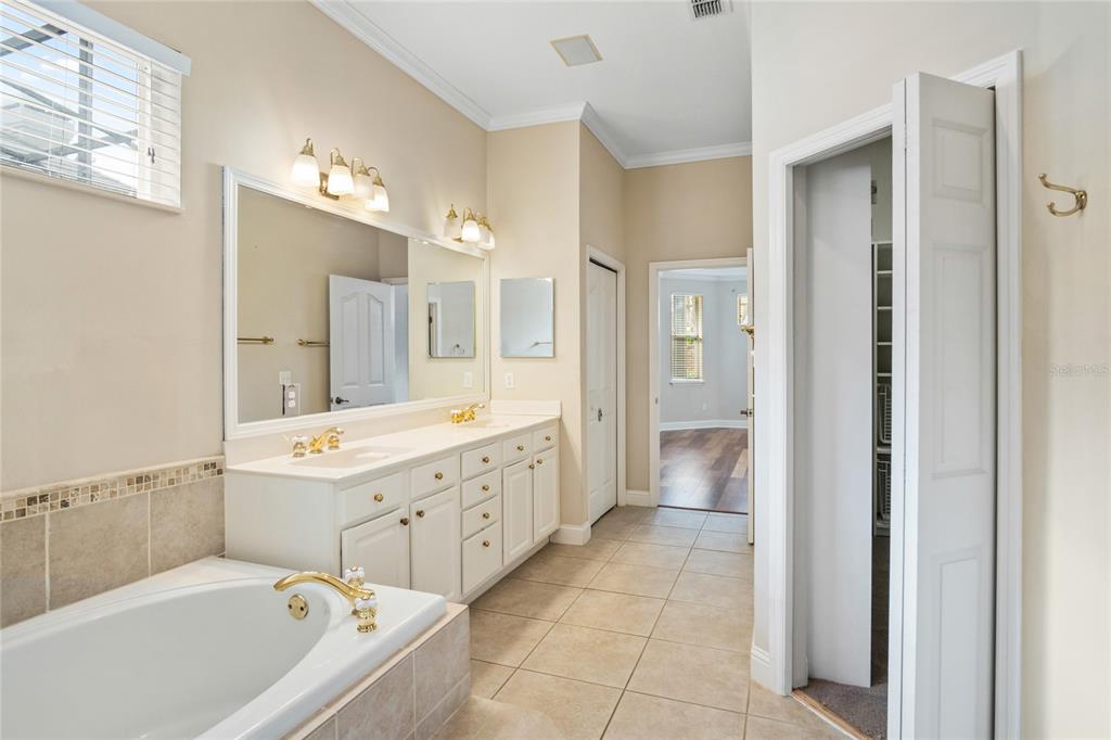 10734 WOODCHASE CIRCLE gallery image #15