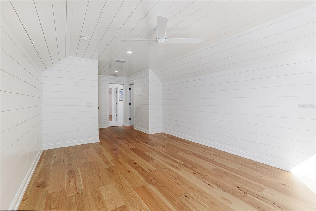 2611 BERKELEY AVENUE gallery image #30