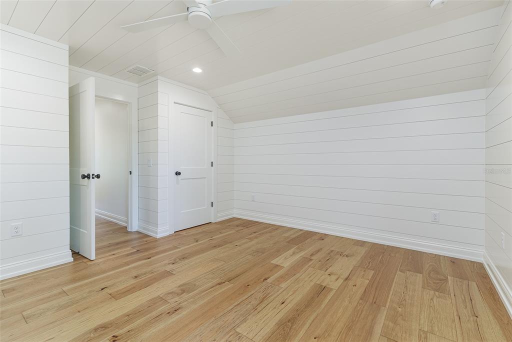 2611 BERKELEY AVENUE gallery image #35