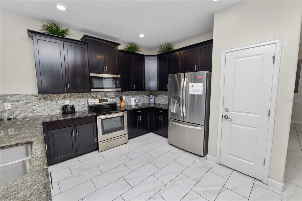 9158 SCRAMBLE DRIVE gallery image #15