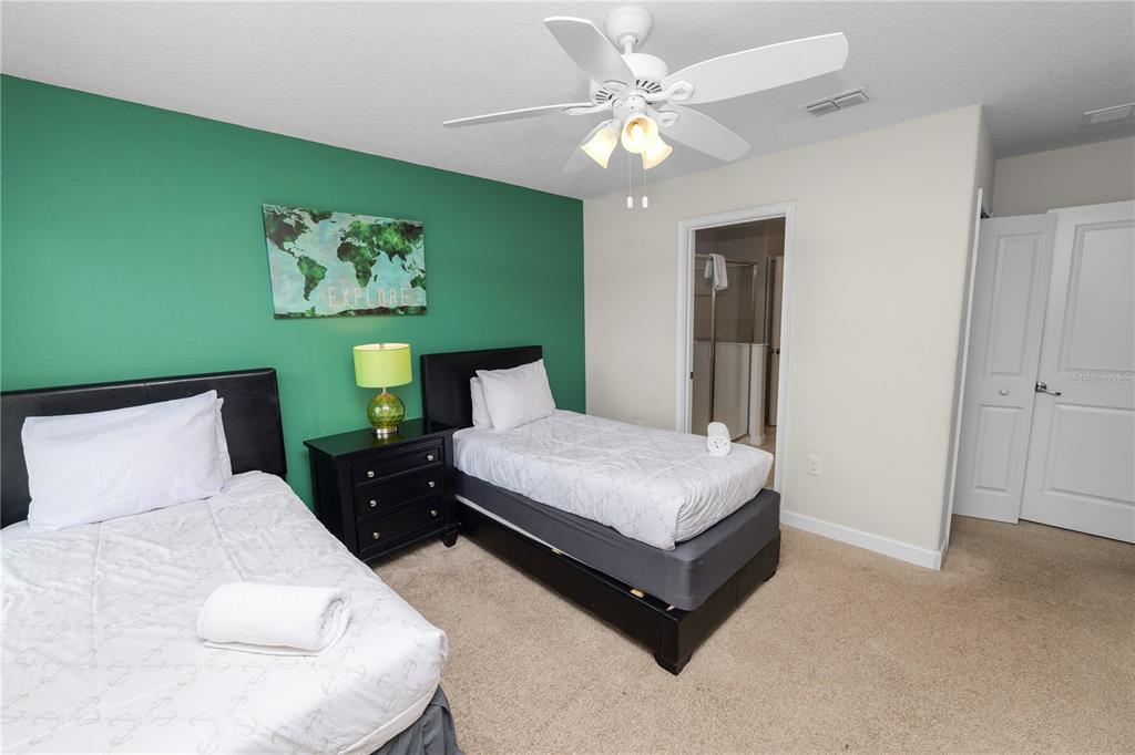 9158 SCRAMBLE DRIVE gallery image #35