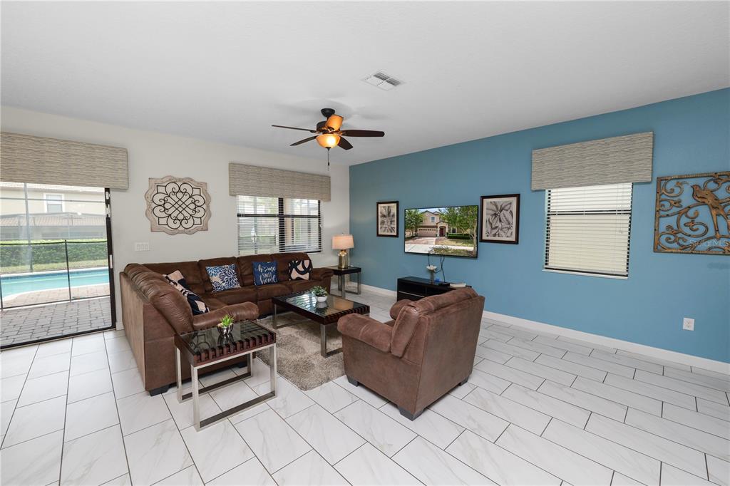 9158 SCRAMBLE DRIVE gallery image #8