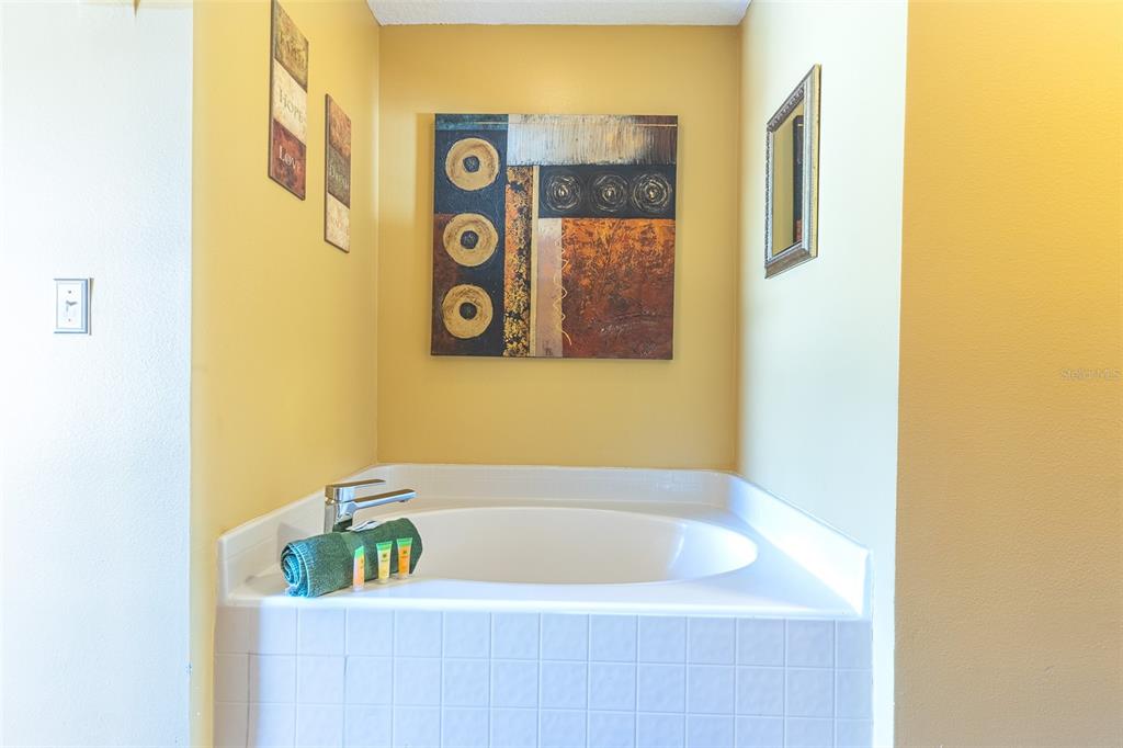 407 SAMUEL STREET gallery image #14