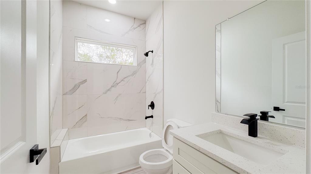 15621 SW 37TH CIRCLE gallery image #11