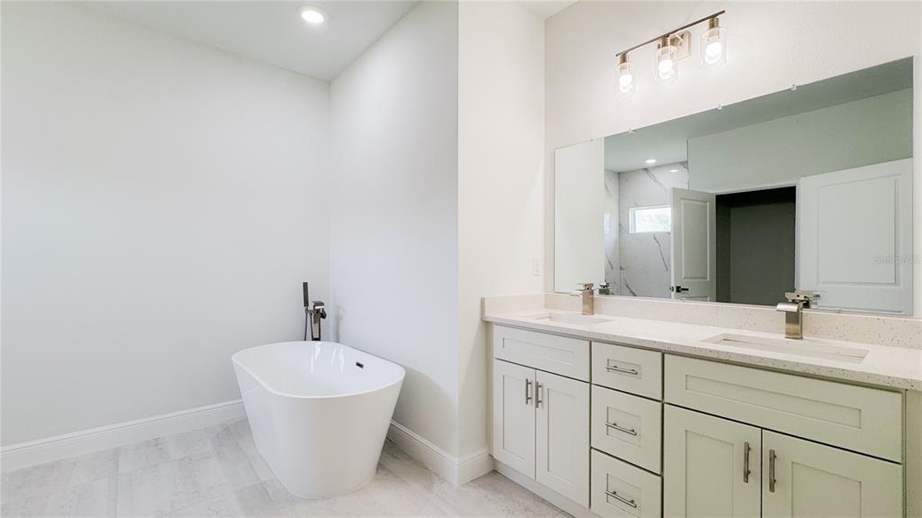 15625 SW 37TH CIRCLE gallery image #25