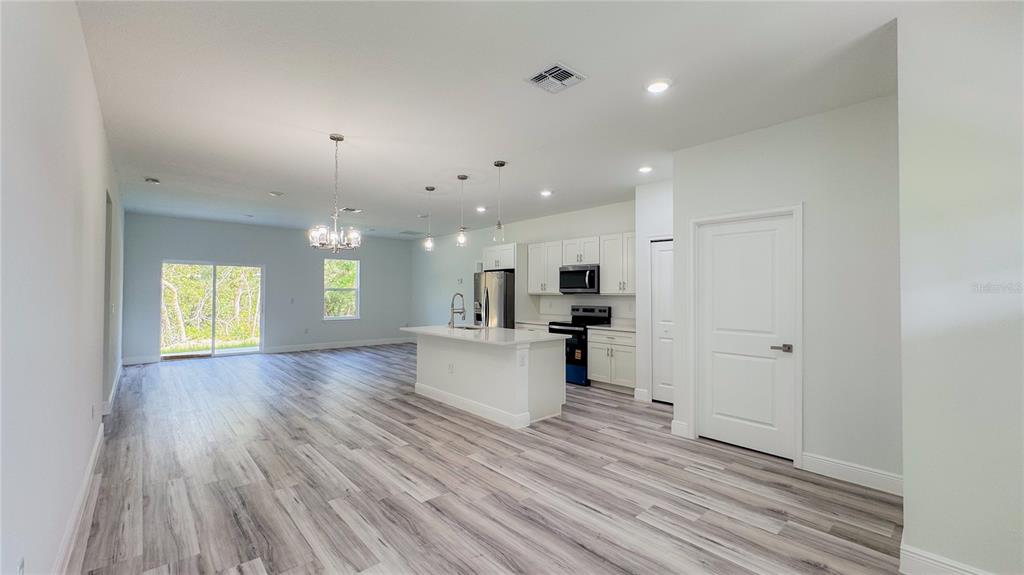 15625 SW 37TH CIRCLE gallery image #4