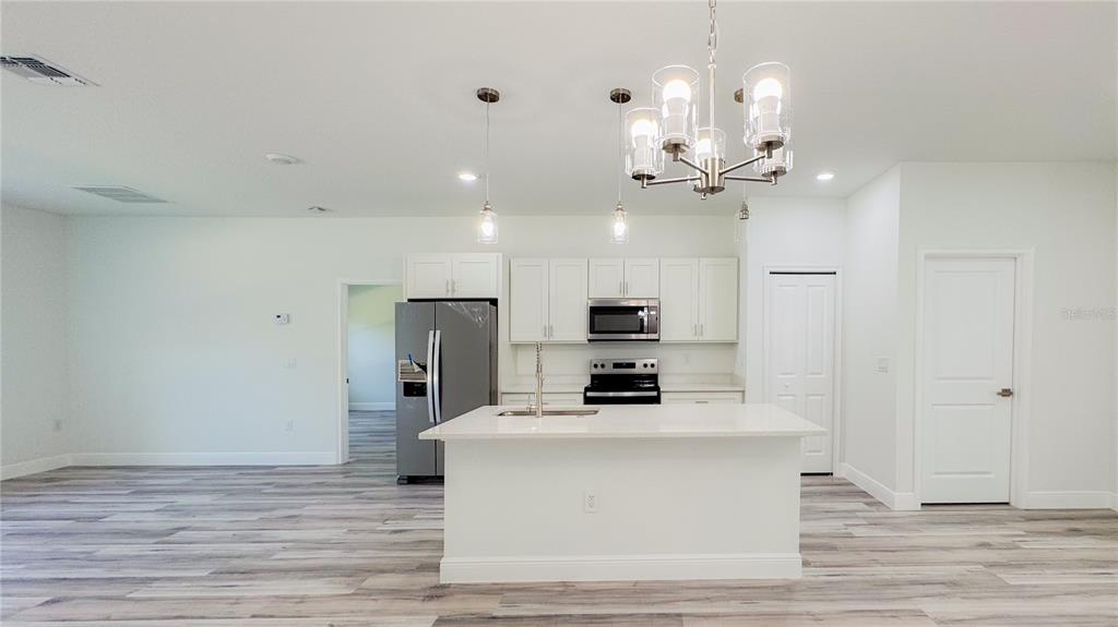 15625 SW 37TH CIRCLE gallery image #5